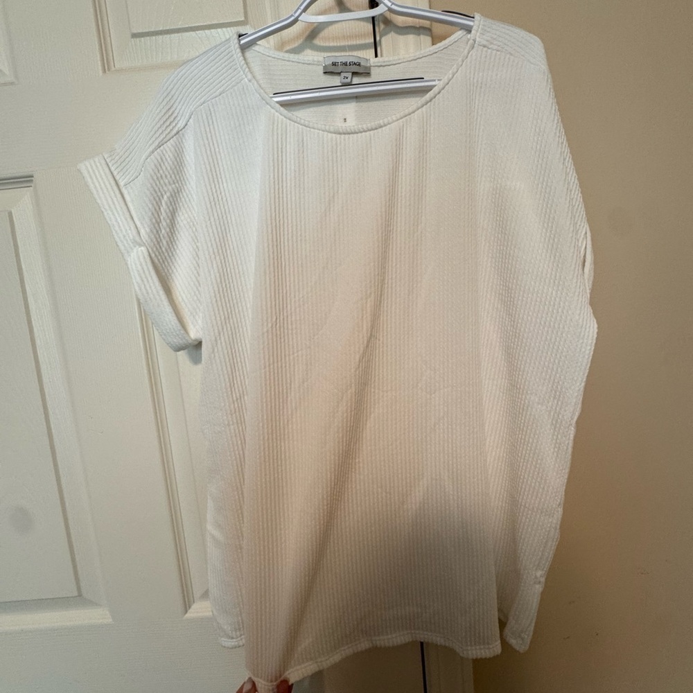 Chic White Short Sleeve Tee